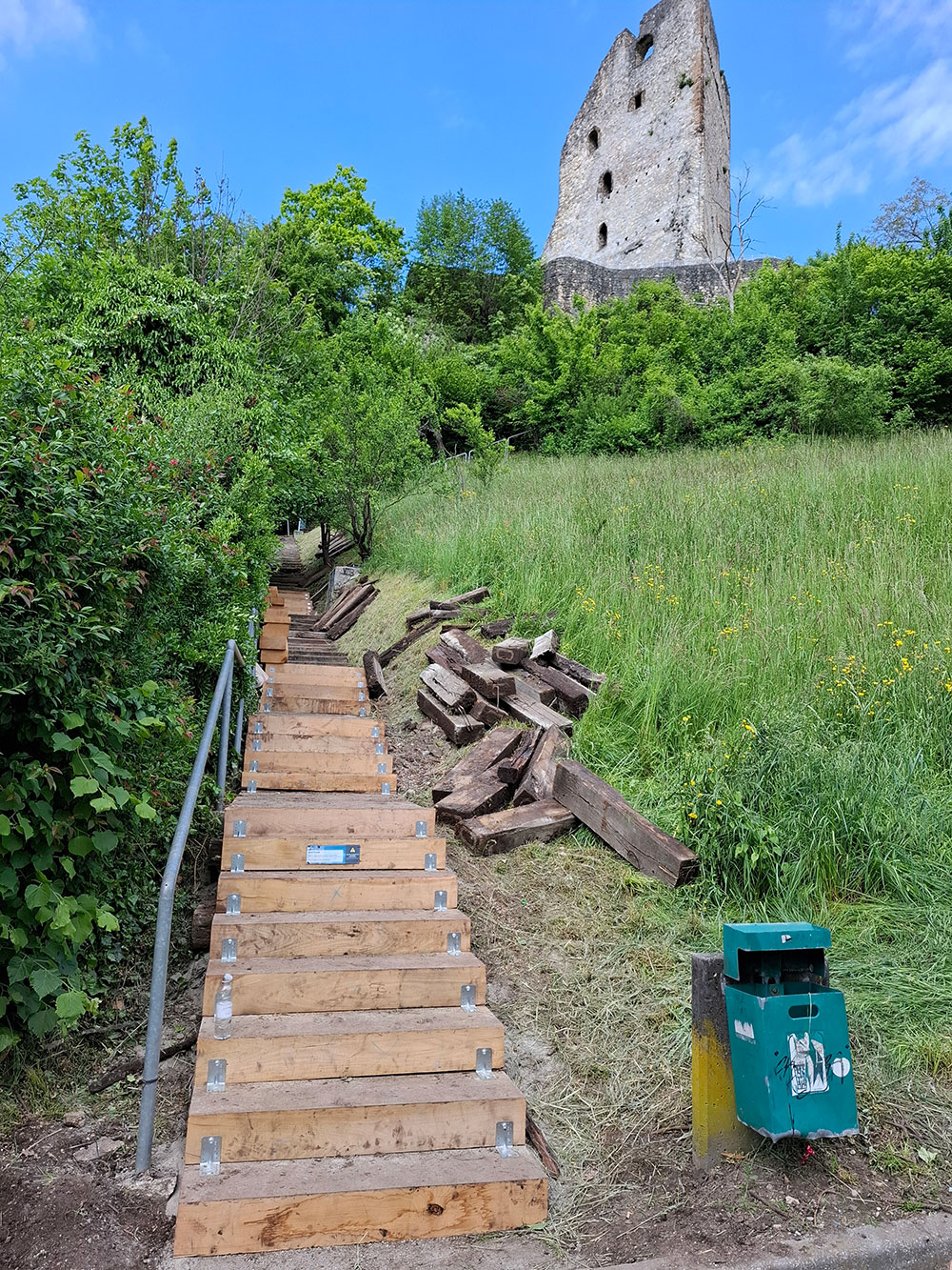 MENJAVA STOPNIC PROTI ŠALEŠKEM GRADU 